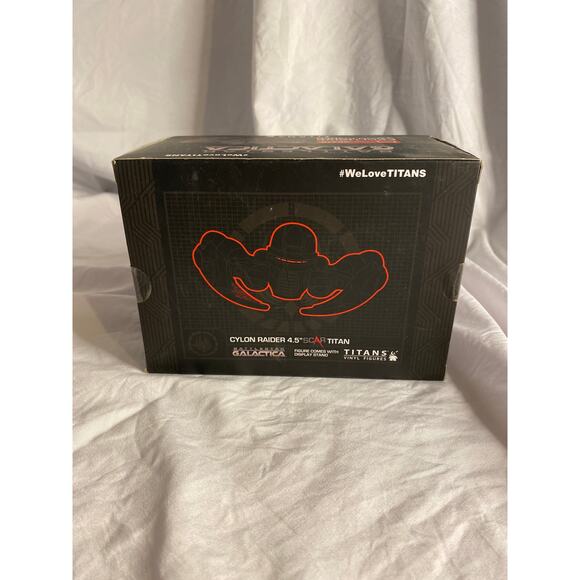 Sci-Fi Collectible Battlestar Galactica Cylon Raider 4.5” Titan Exclusive Figure - Picture 4 of 6